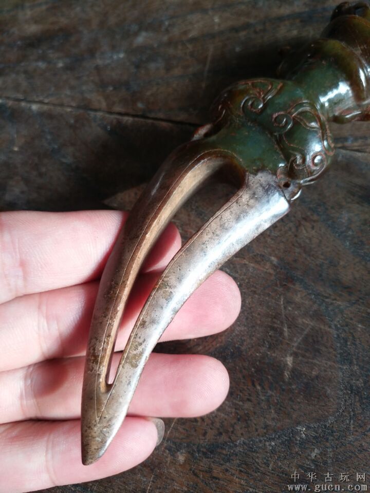 劳拉·邓恩优雅亮相红毯全力角逐本届最佳女配角:开云电竞app下载安装(图1) 开云电竞官网