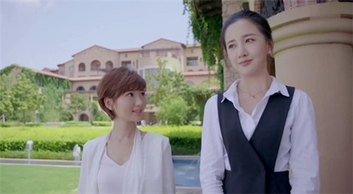 劳拉·邓恩优雅亮相红毯全力角逐本届最佳女配角:开云电竞app下载安装(图3) 开云电竞